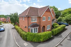 Burnham Road, Alton, GU34 photo 1