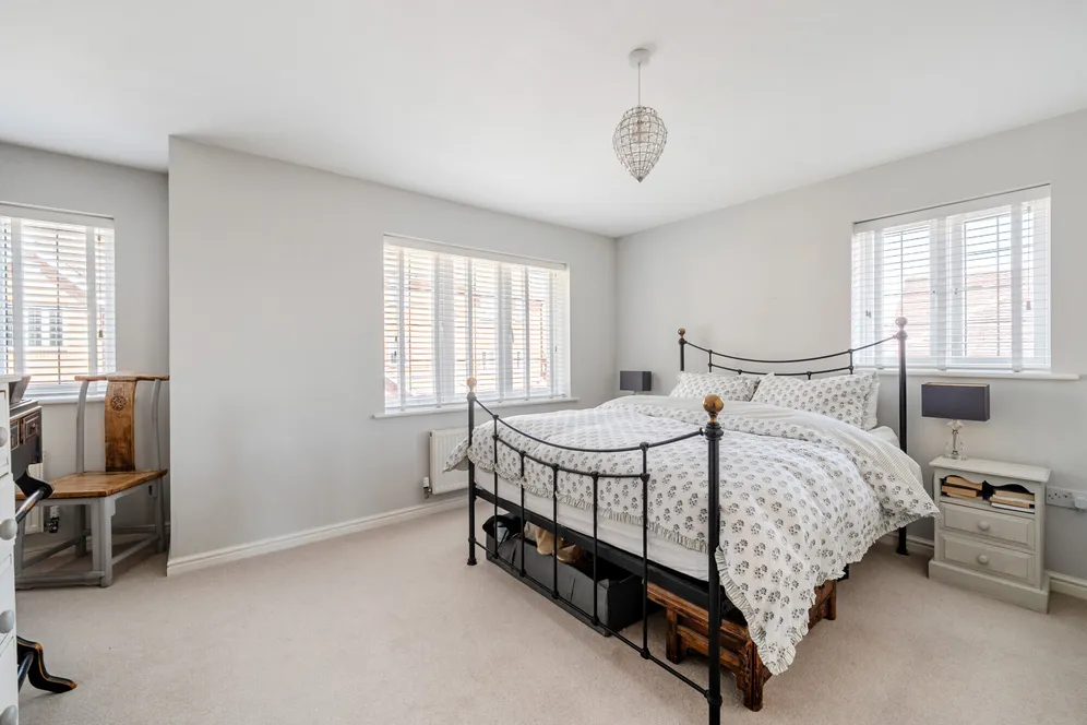 Burnham Road, Alton, GU34 photo 6