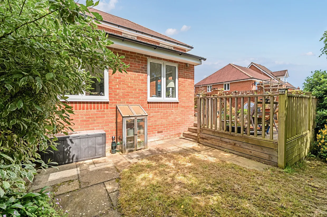 Burnham Road, Alton, GU34 photo 16