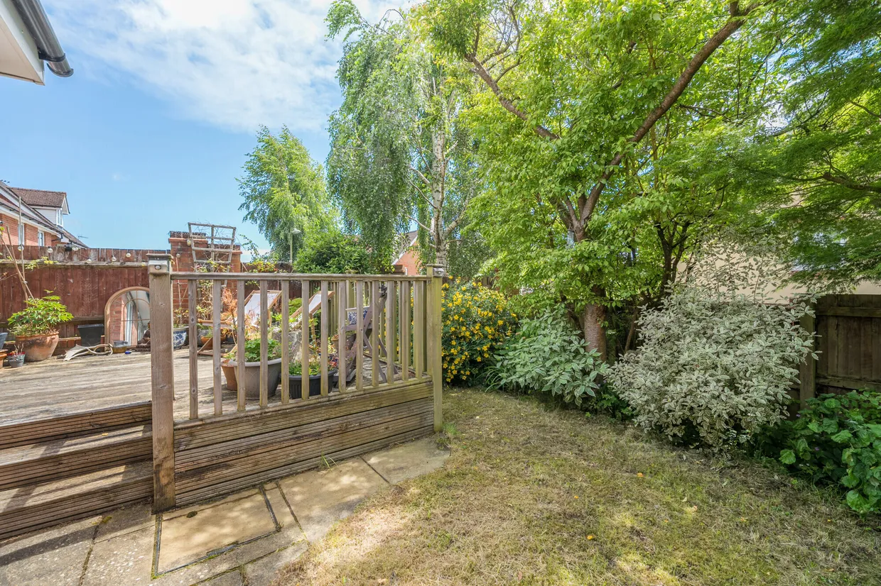 Burnham Road, Alton, GU34 photo 17