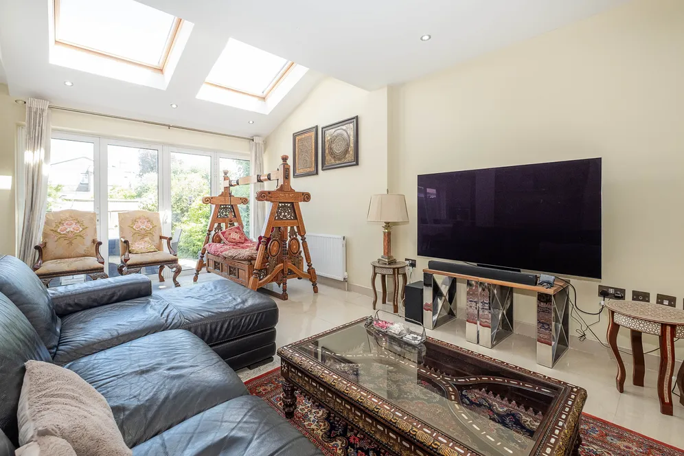 Fir Grove, New Malden, KT3 photo 4