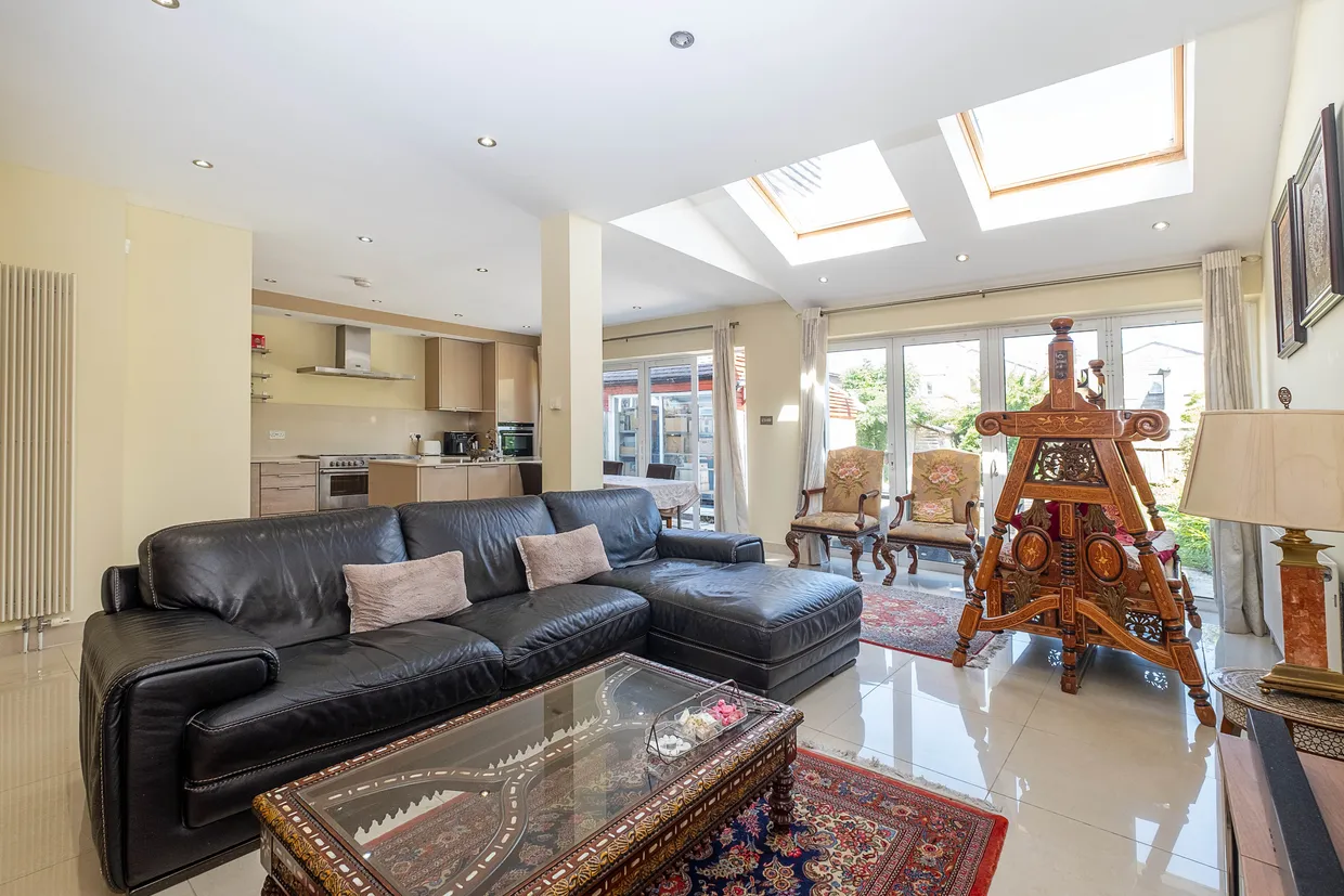 Fir Grove, New Malden, KT3 photo 5