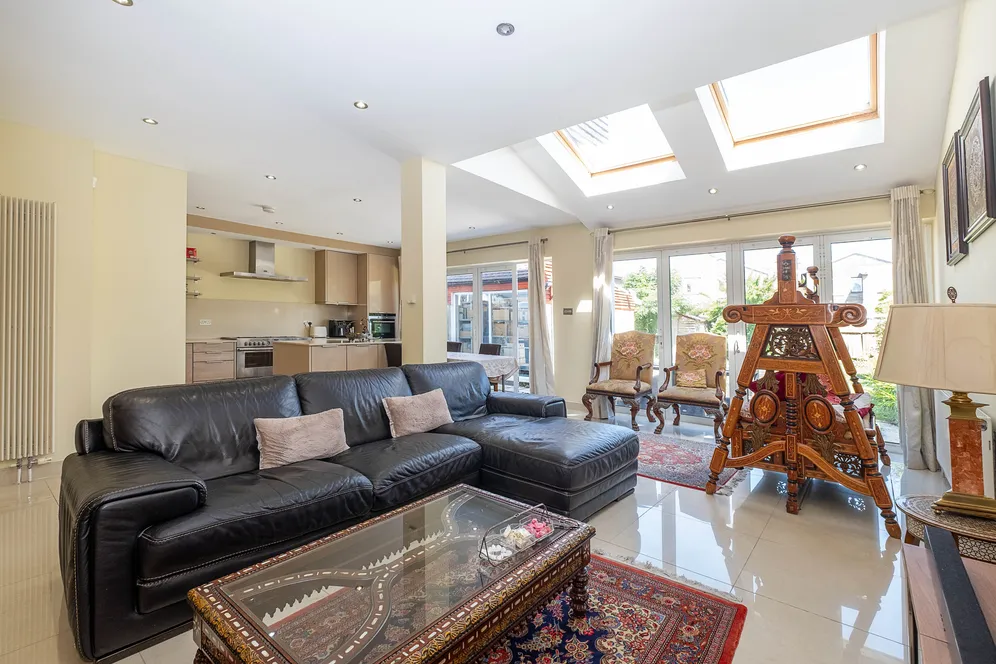 Fir Grove, New Malden, KT3 photo 5