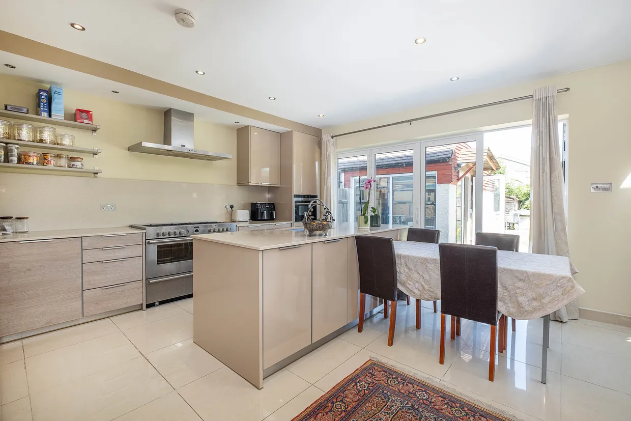 Fir Grove, New Malden, KT3 photo 6