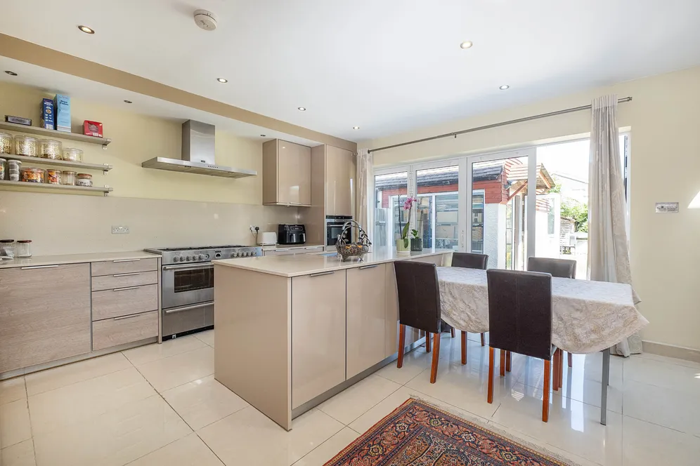 Fir Grove, New Malden, KT3 photo 6