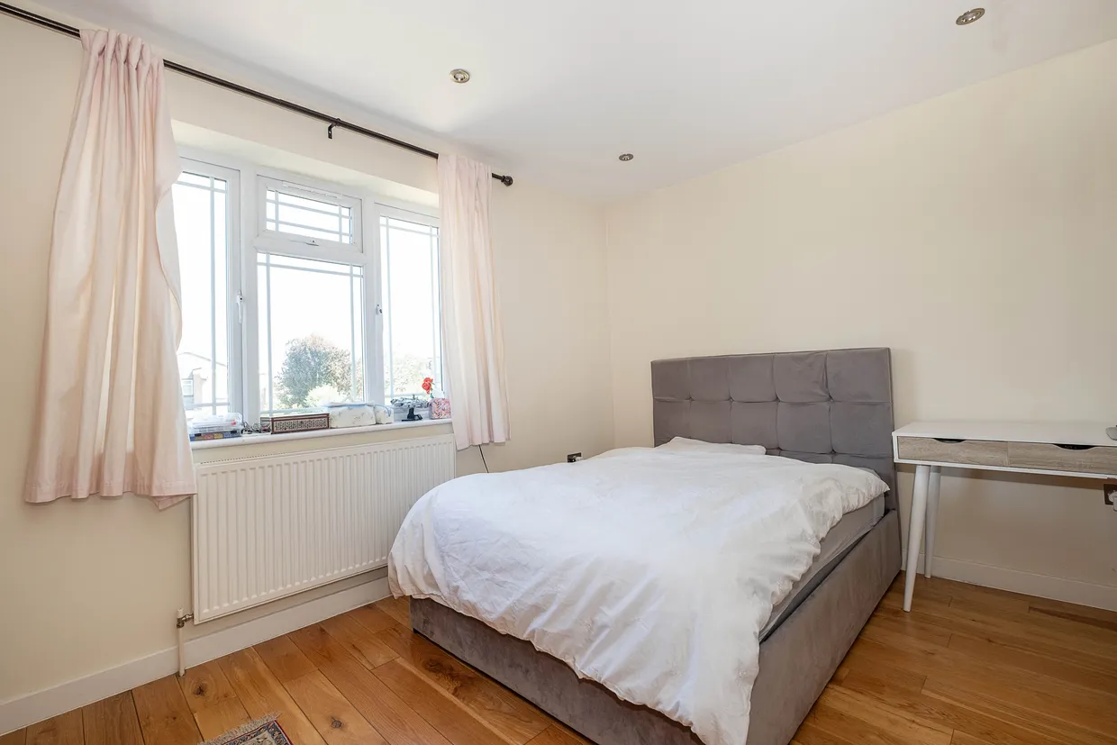 Fir Grove, New Malden, KT3 photo 8
