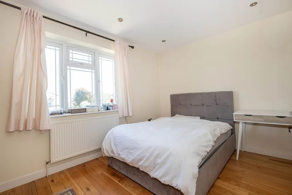 Fir Grove, New Malden, KT3 photo 8