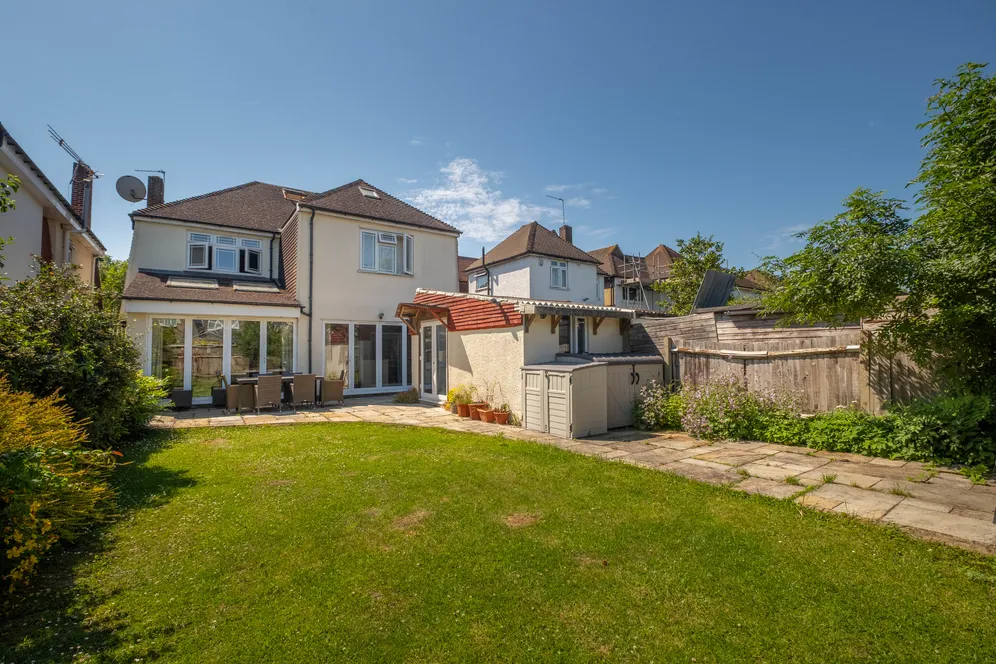 Fir Grove, New Malden, KT3 photo 19