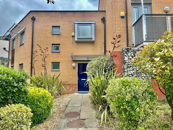 Swansea Close, L19