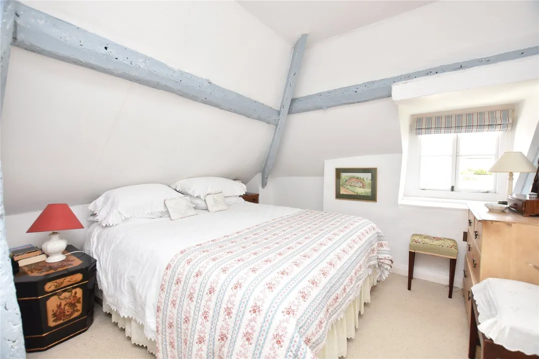 https://mr0.homeflow-assets.co.uk/files/photo/image/47675/8054/_x_/TOP230113_32.jpg