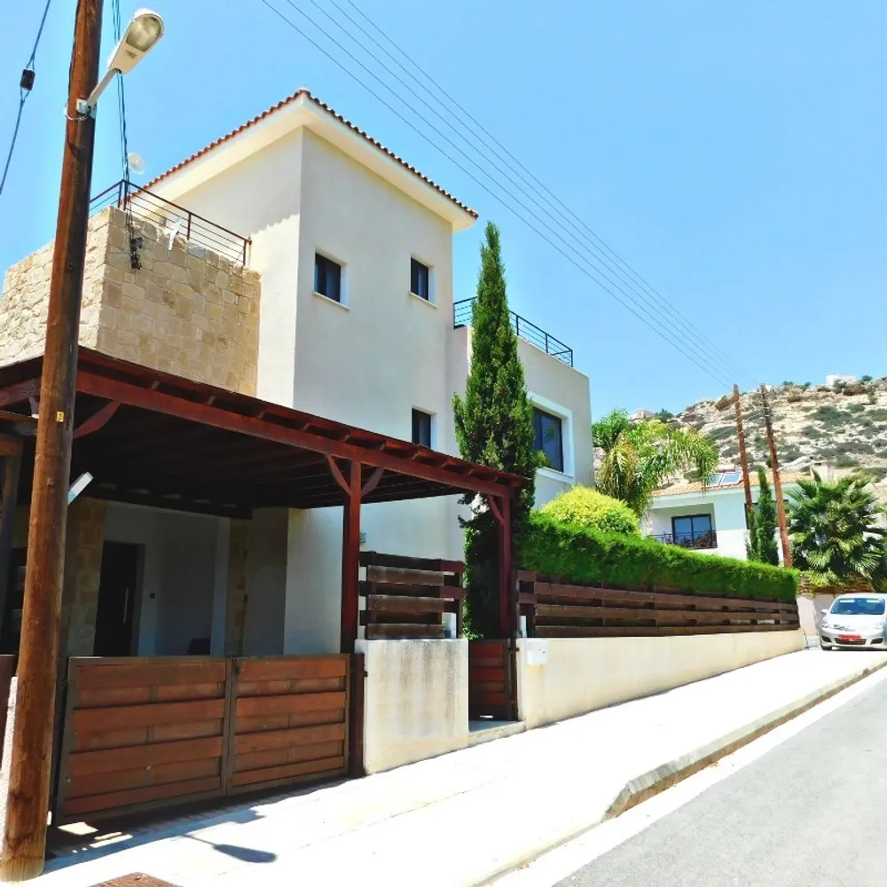 3 B/R Villa with mountain views : Peyia, Paphos