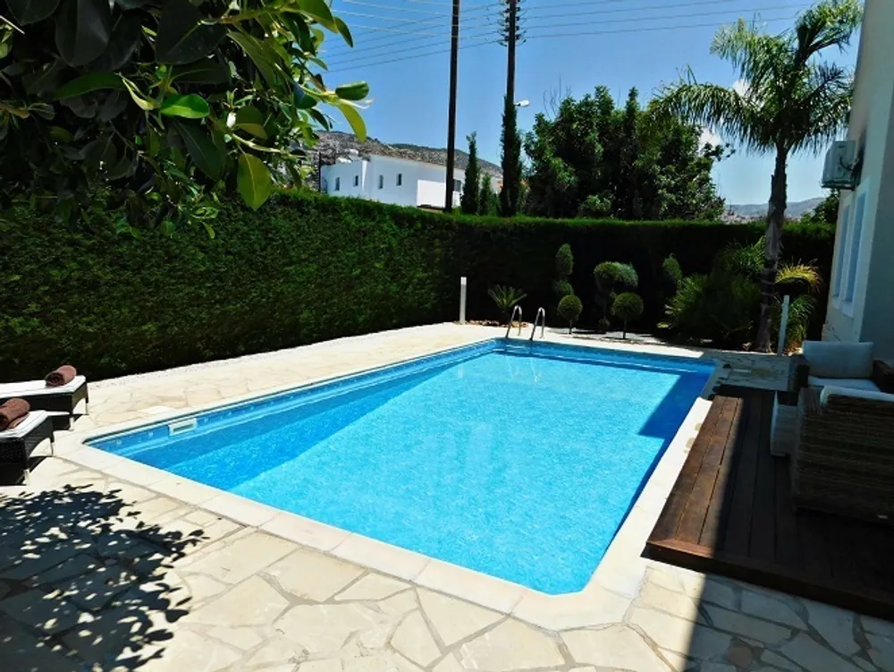 3 B/R Villa with mountain views : Peyia, Paphos