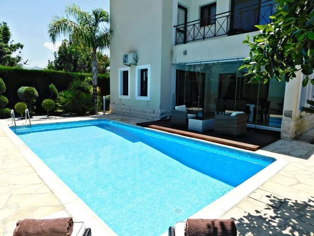 3 B/R Villa with mountain views : Peyia, Paphos