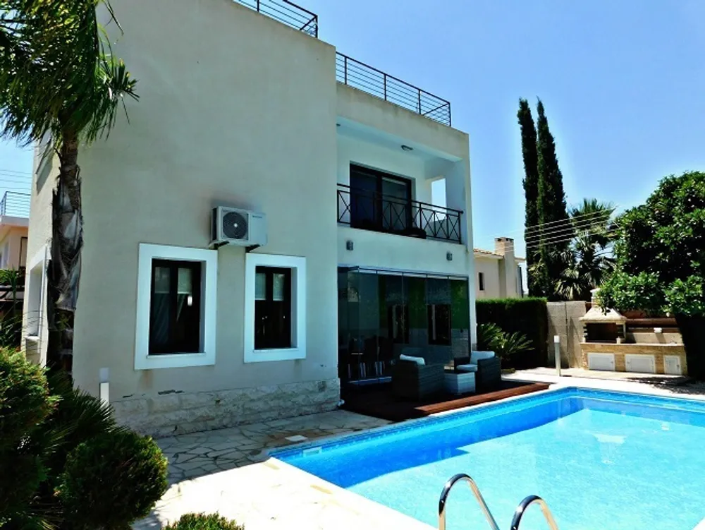 3 B/R Villa with mountain views : Peyia, Paphos