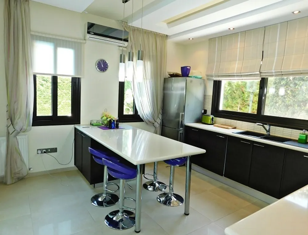 3 B/R Villa with mountain views : Peyia, Paphos
