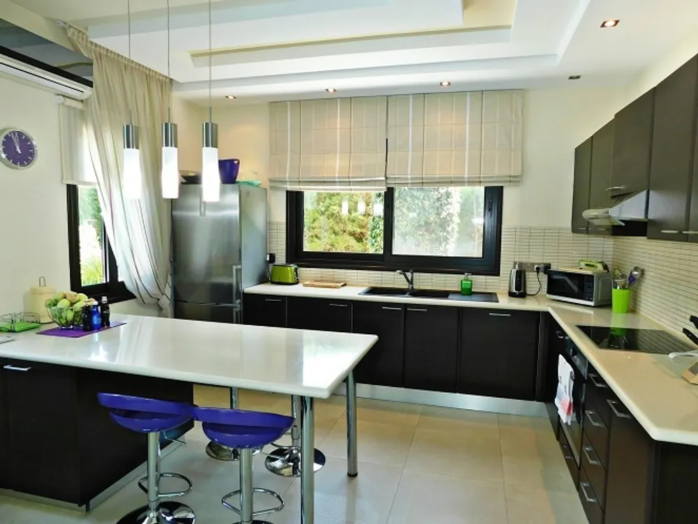 3 B/R Villa with mountain views : Peyia, Paphos