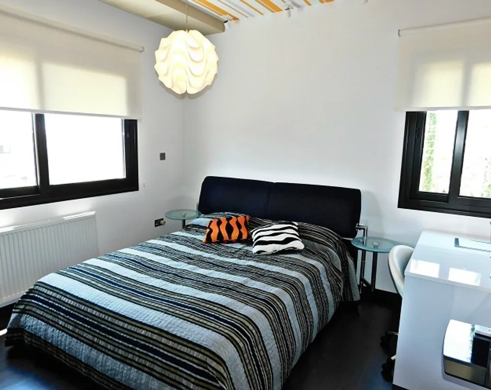 3 B/R Villa with mountain views : Peyia, Paphos