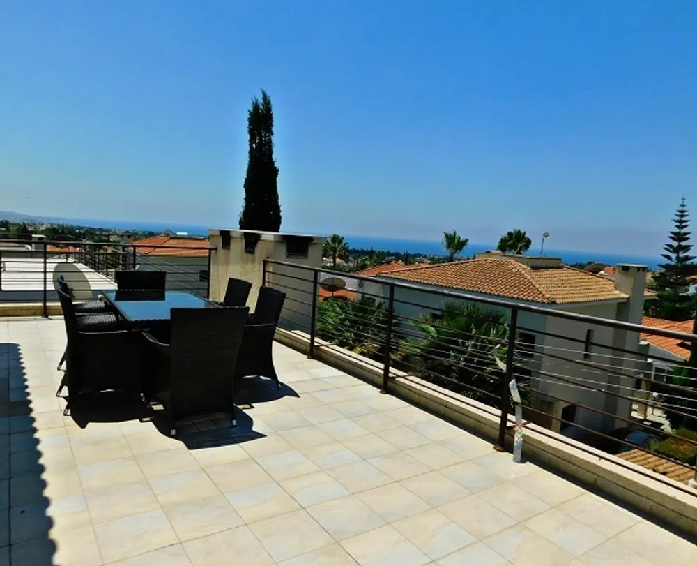 3 B/R Villa with mountain views : Peyia, Paphos