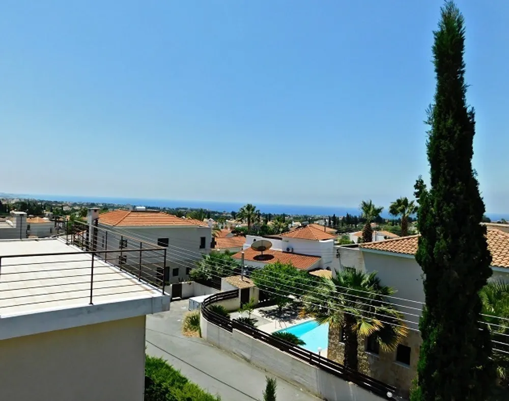 3 B/R Villa with mountain views : Peyia, Paphos