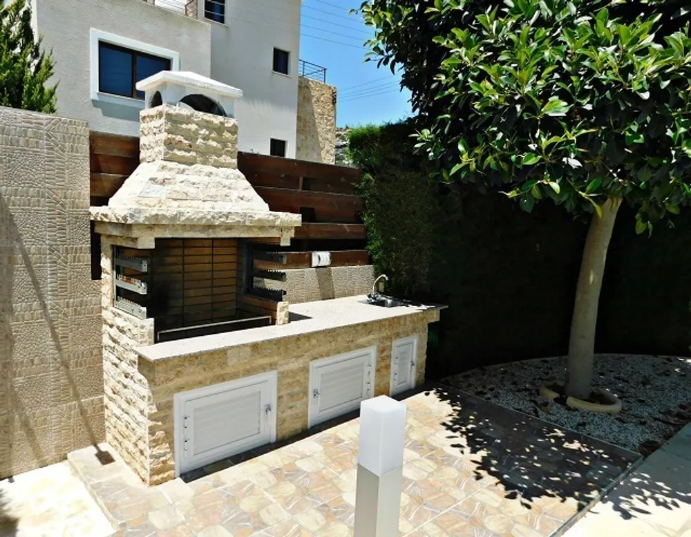 3 B/R Villa with mountain views : Peyia, Paphos