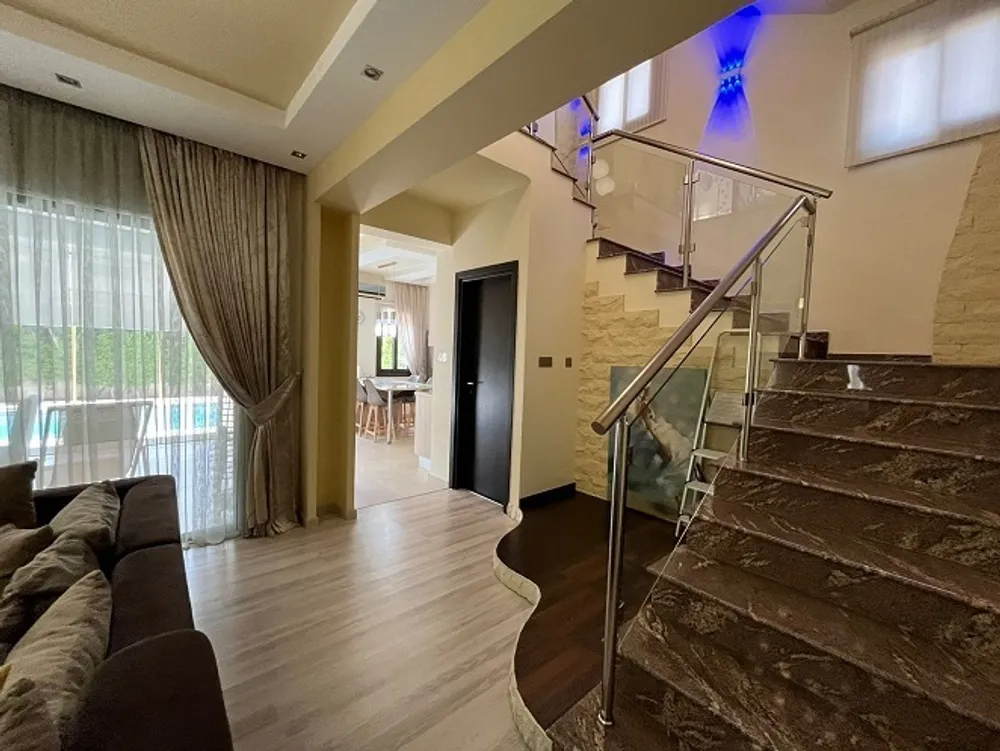 3 B/R Villa with mountain views : Peyia, Paphos