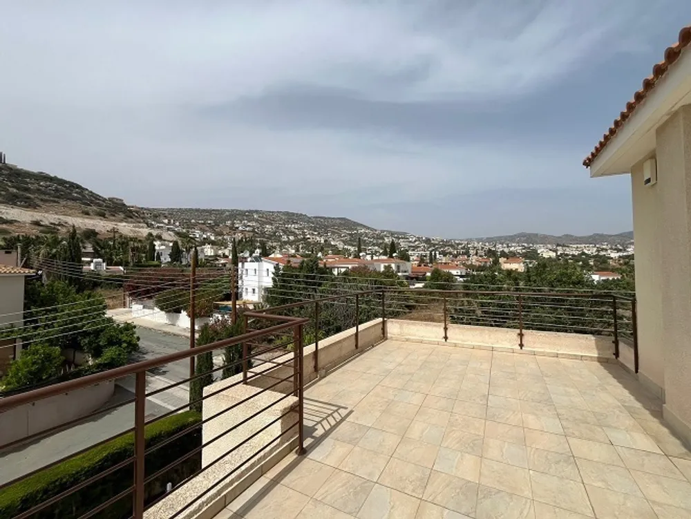 3 B/R Villa with mountain views : Peyia, Paphos