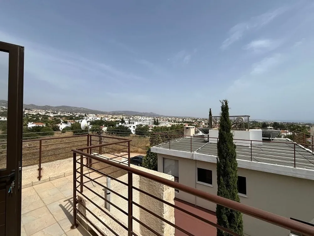 3 B/R Villa with mountain views : Peyia, Paphos