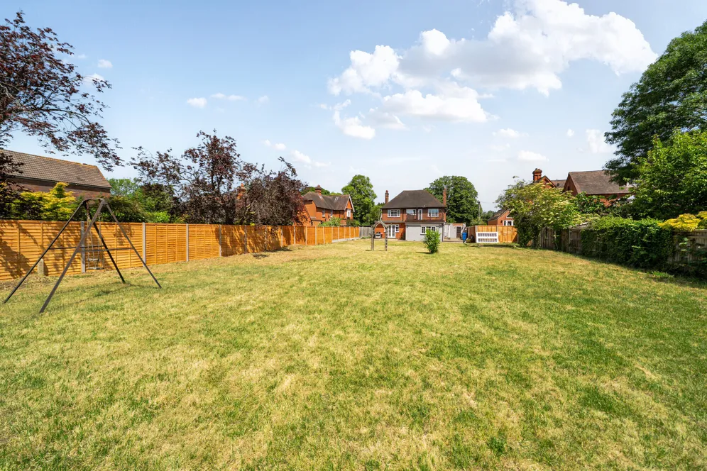 Slough Road, Datchet, SL3 photo 2
