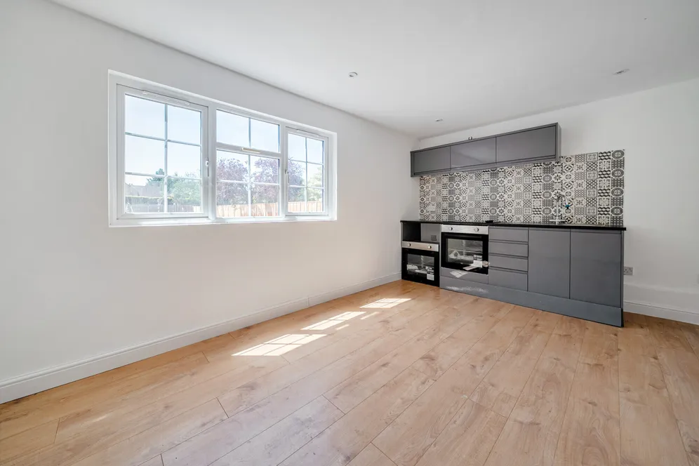 Slough Road, Datchet, SL3 photo 11