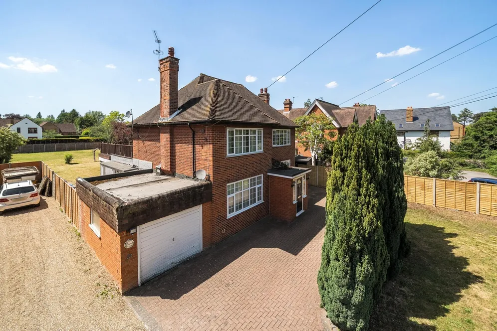 Slough Road, Datchet, SL3 photo 13