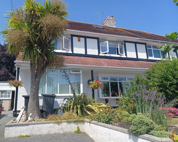 Laura Grove, Paignton