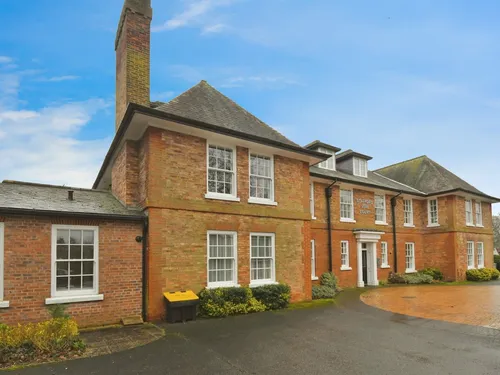 The Broadway, Woodhall Spaphoto