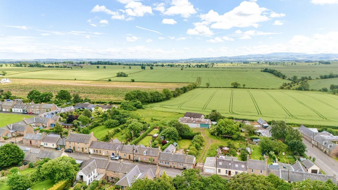 https://mr0.homeflow-assets.co.uk/files/photo/image/47681/4781/_x_/DJI_20260617134014_0120_D_HDR1-5.jpg
