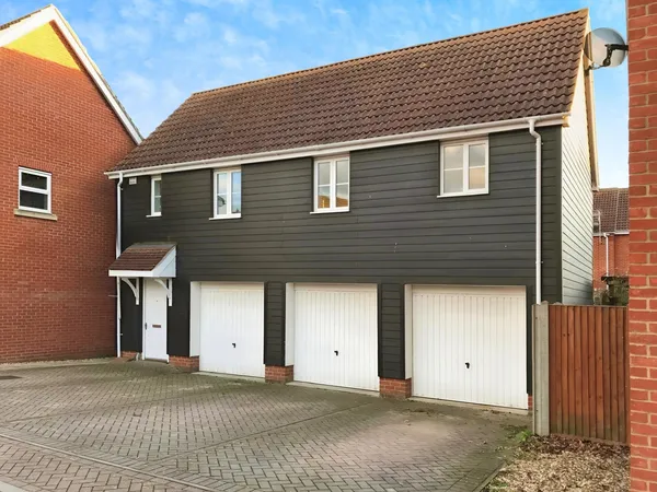 Frenesi Crescent, Bury St Edmunds, IP...