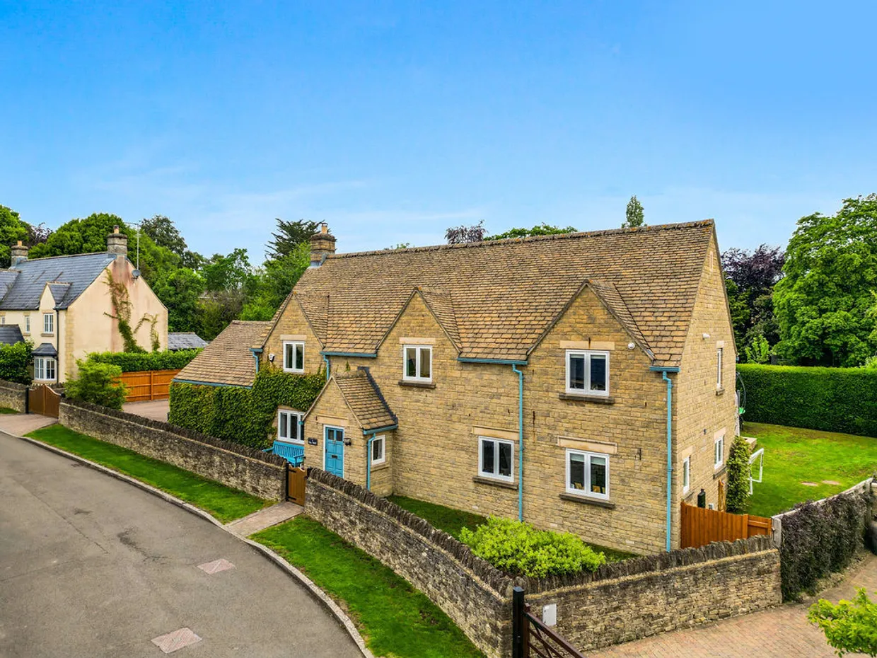 Tall Trees, Cirencester, GL7 photo 1