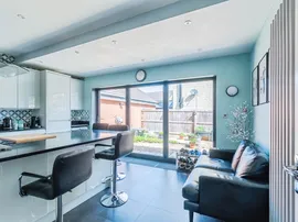 Pippit Place, Melksham thumb 3