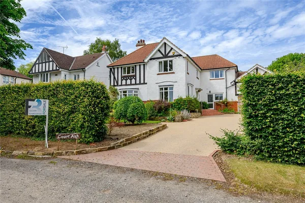 Woodacre Crescent, Bardsey, LS17