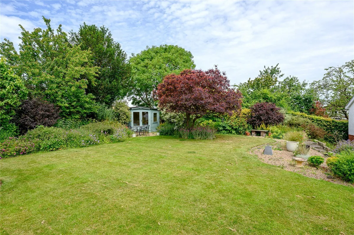 Woodacre Crescent, Bardsey, LS17