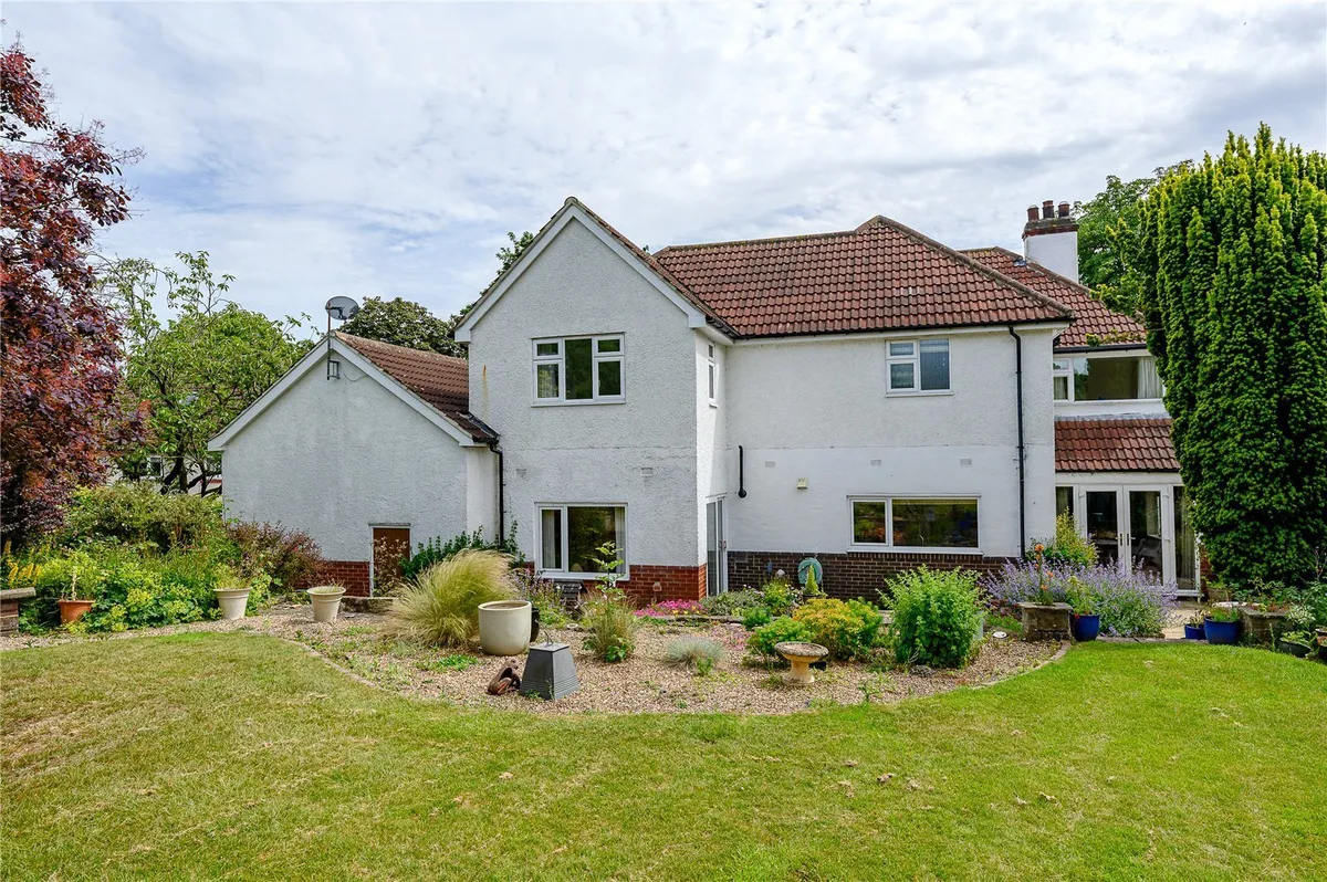 Woodacre Crescent, Bardsey, LS17