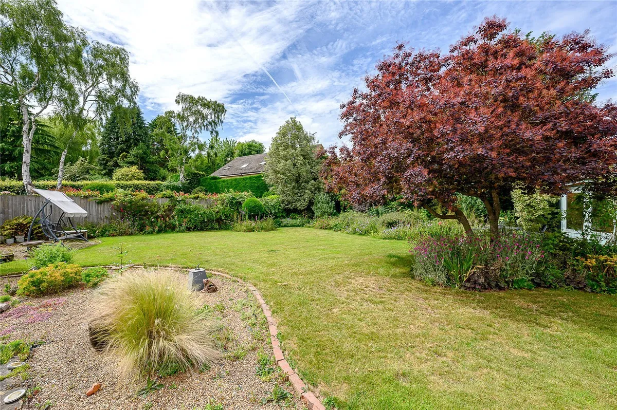 Woodacre Crescent, Bardsey, LS17
