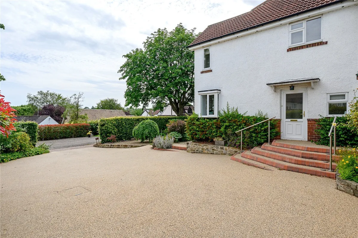 Woodacre Crescent, Bardsey, LS17