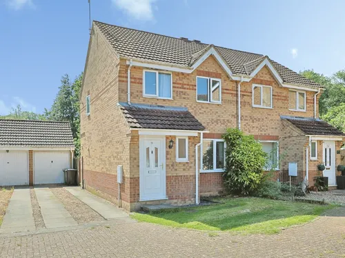 Hawthorn Drive, Scarning, Derehamphoto