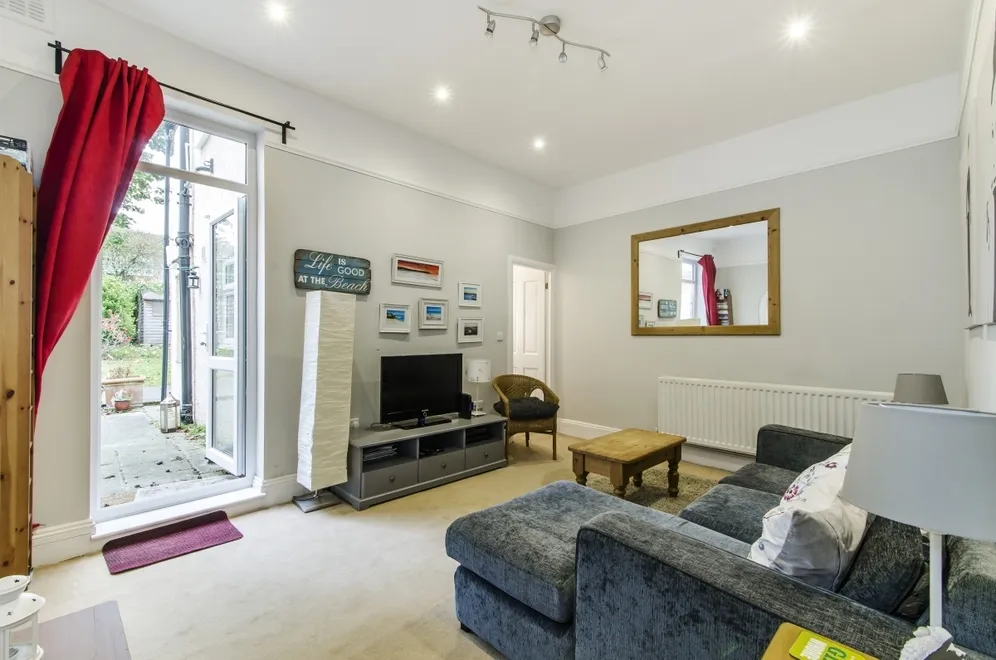 Ravenswood Road London SW12 photo 4