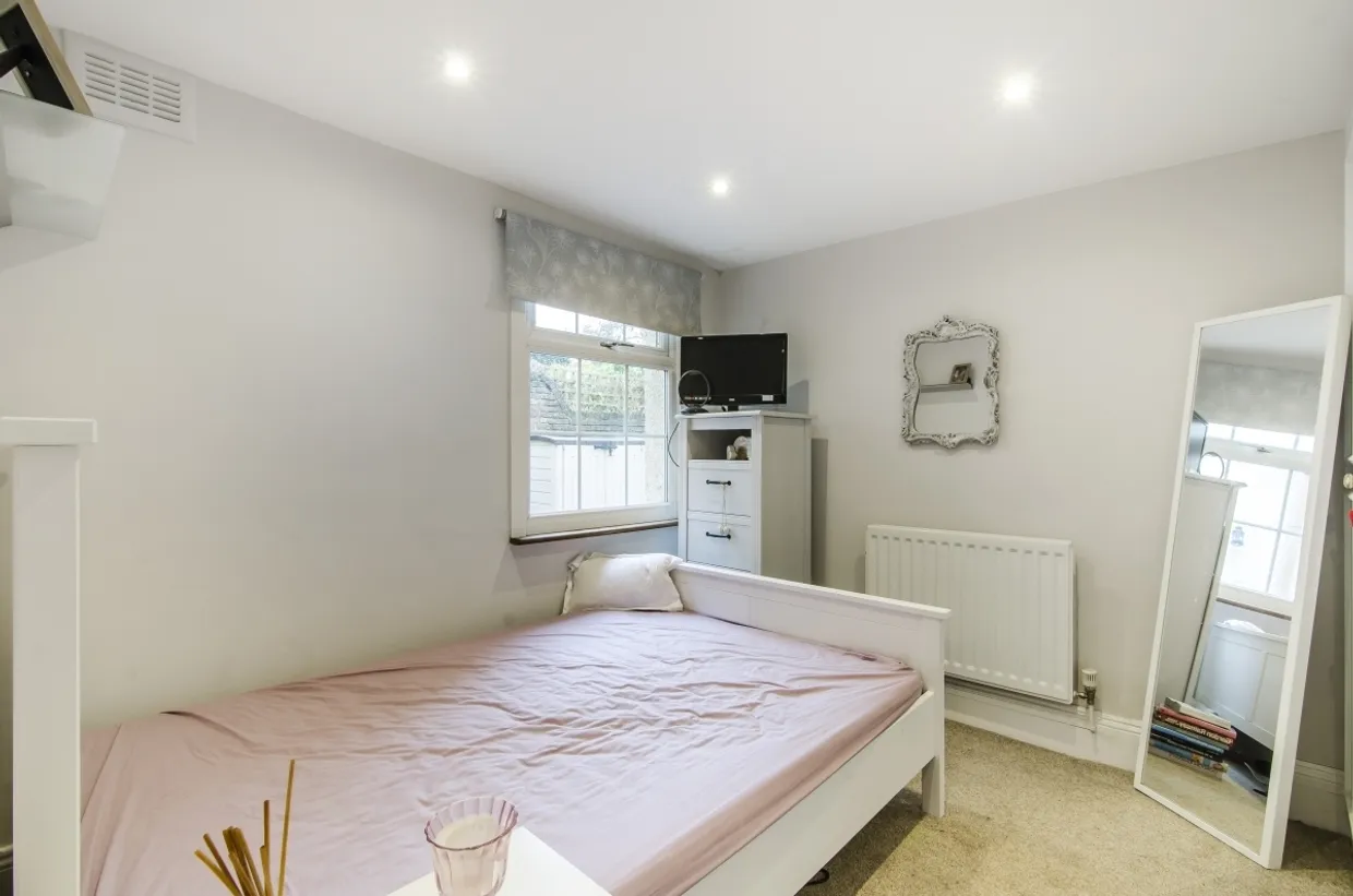 Ravenswood Road London SW12 photo 8