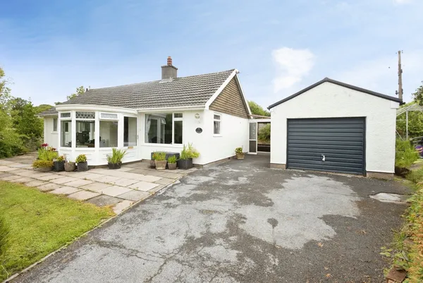 Heol Tredeg, Upper Cwmtwrch, Swansea,...