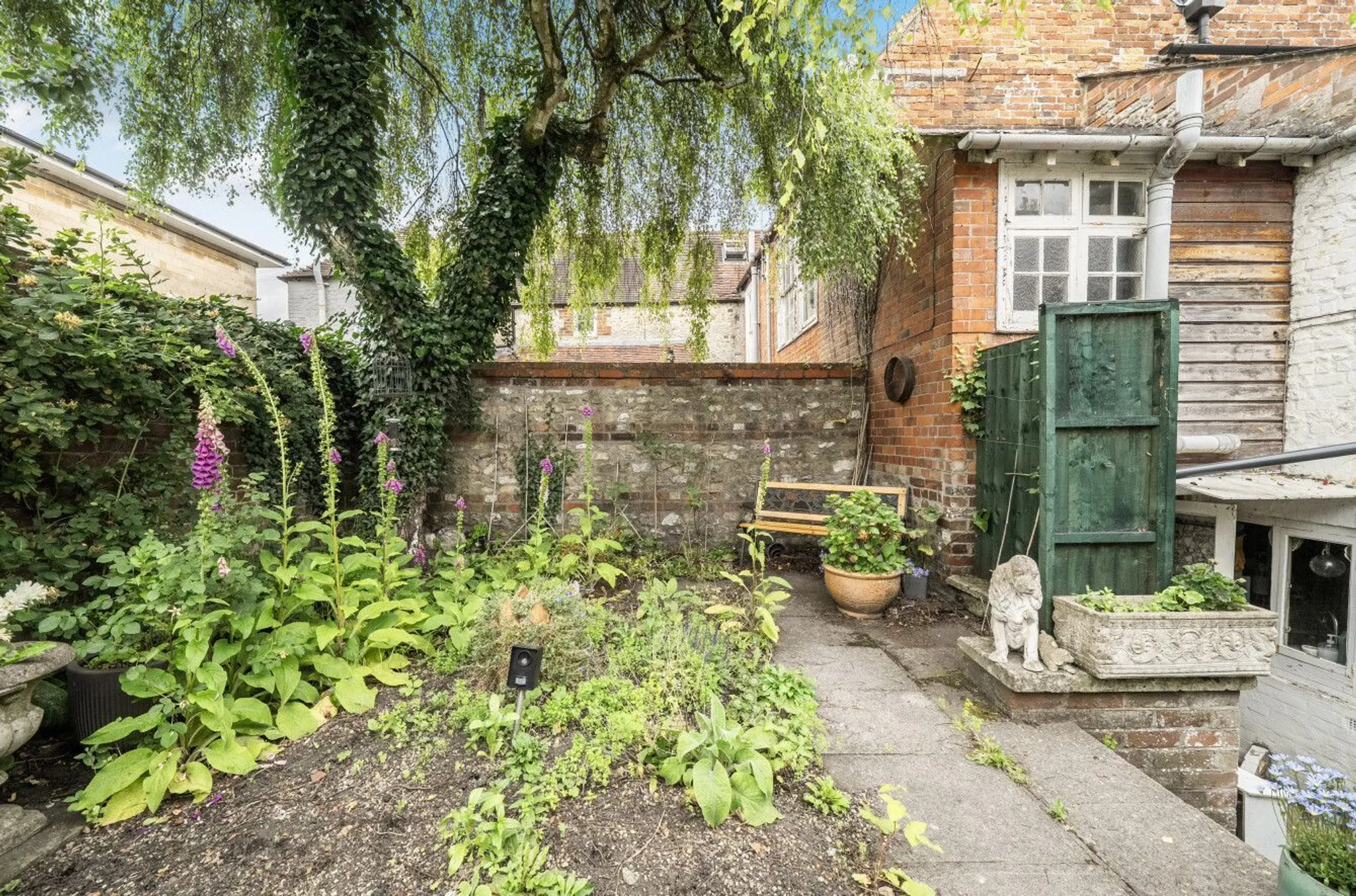 https://mr0.homeflow-assets.co.uk/files/photo/image/47687/4810/_x_/57873207.jpg
