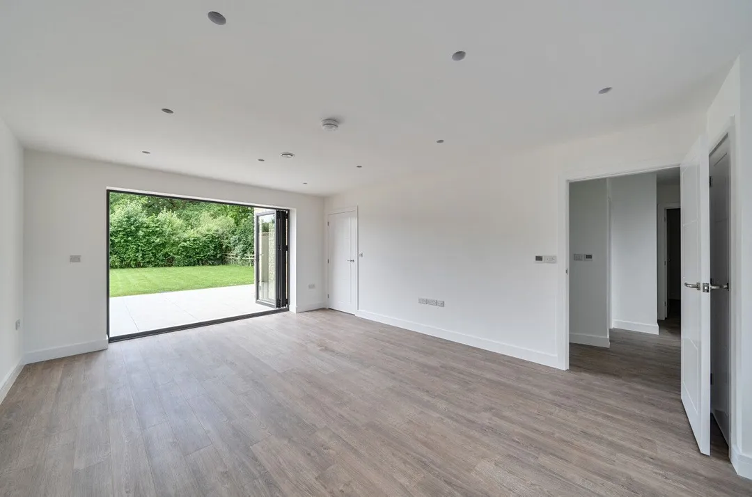 https://mr0.homeflow-assets.co.uk/files/photo/image/47687/4812/_x_/57777142.jpg