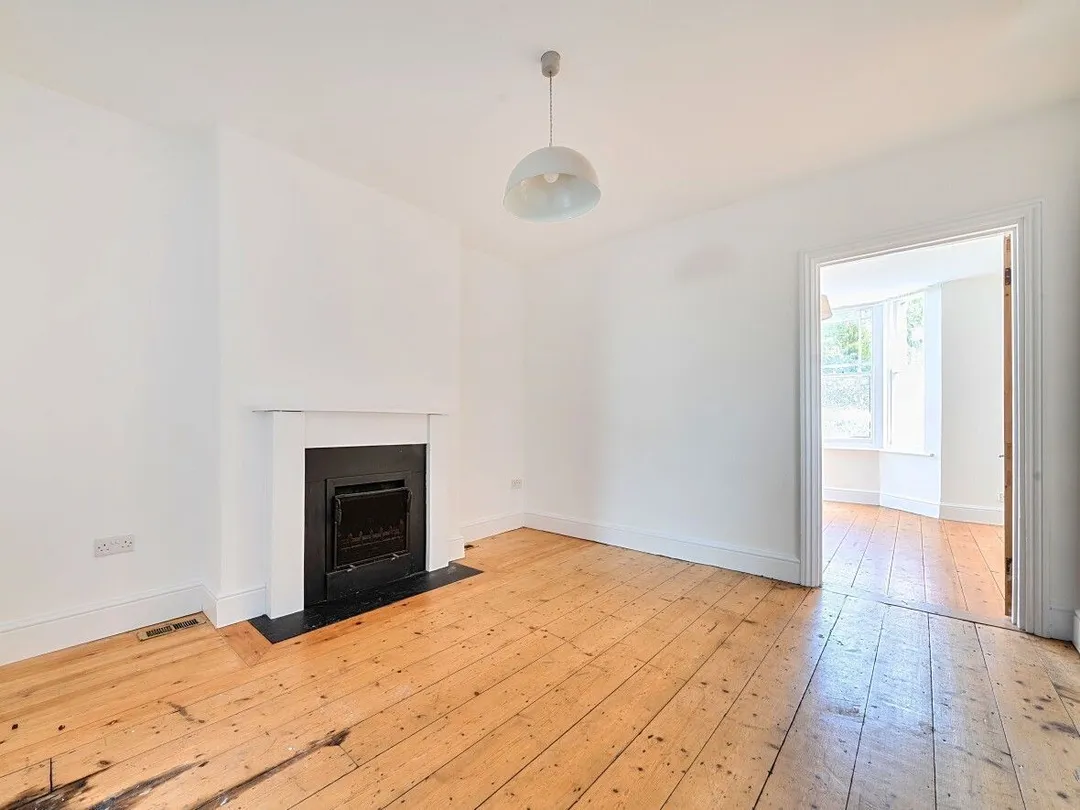 https://mr0.homeflow-assets.co.uk/files/photo/image/47687/4973/_x_/55639167.jpg