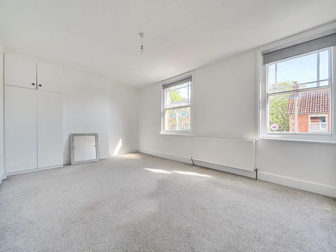https://mr0.homeflow-assets.co.uk/files/photo/image/47687/4980/_x_/55639571.jpg