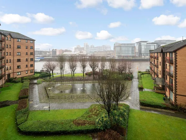 8 Riverview Place, Glasgow, G5 8EB